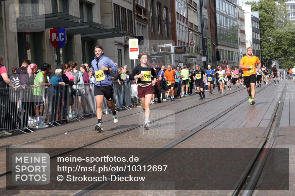 13.09.2026 - 21. swb-Marathon Bremen Strokosch-Dieckow http://msf.ph/oto/10312697 13.09.2026 10:55:52 Ziel 10184, 10211, 10246, 10298, 10322, 10365, 10443, 10670, 10690, 10699, 10949, 10957, 10960, 11219, 11280, 11570, 11693, 11782, 11790, 11972, 12061, 12452, 12476, 12484, 13565, 10203, 10243, 10297, 10374, 10379, 10423, 10529, 10550, 10703, 10788, 10809, 10881, 10952, 11377, 11510, 11557, 11748, 11862, 11975, 12030, 12108, 12125, 12143, 12150, 12188, 12348, 12484 meine-sportfotos.de