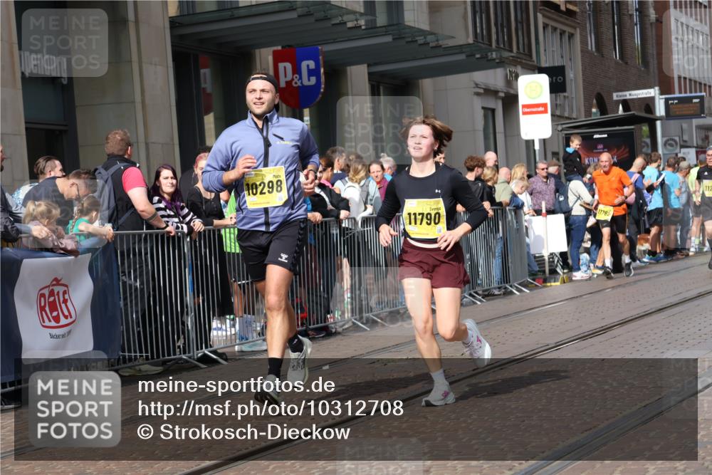 13.09.2026 - 21. swb-Marathon Bremen Strokosch-Dieckow http://msf.ph/oto/10312708 13.09.2026 10:55:53 Ziel 10184, 10211, 10246, 10298, 10322, 10365, 10443, 10670, 10690, 10699, 10949, 10957, 10960, 11219, 11280, 11317, 11570, 11693, 11782, 11790, 11972, 12061, 12452, 12476, 13565, 10203, 10243, 10297, 10374, 10379, 10423, 10529, 10550, 10690, 10703, 10788, 10809, 10881, 10952, 11377, 11510, 11557, 11748, 11862, 11972, 11975, 12030, 12108, 12125, 12143, 12150, 12188, 12484 meine-sportfotos.de