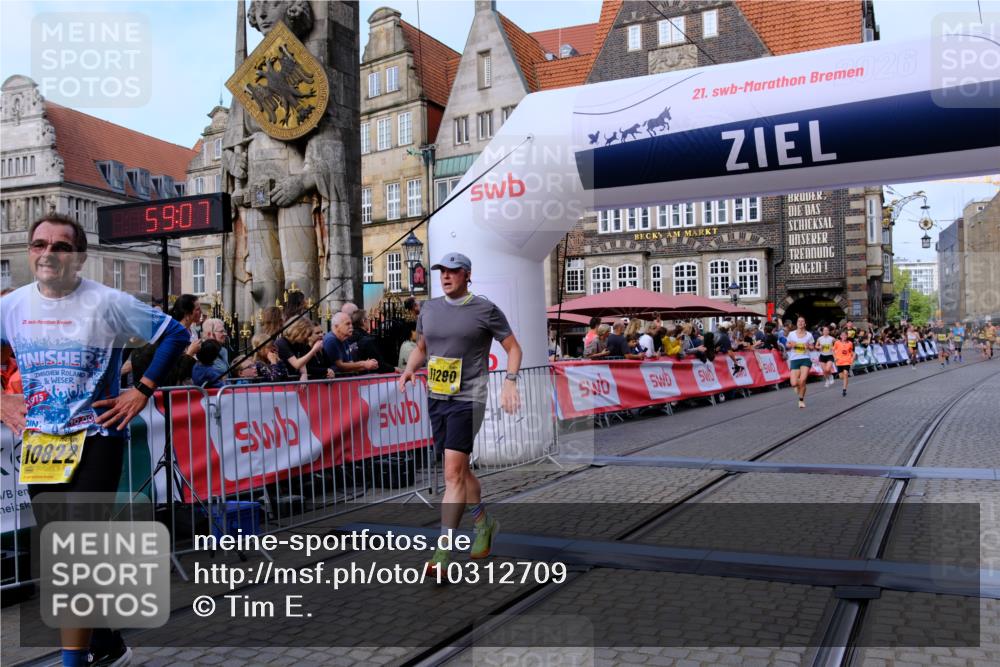 13.09.2026 - 21. swb-Marathon Bremen Tim E. http://msf.ph/oto/10312709 13.09.2026 10:54:23 Ziel 10579, 10822, 10947, 10996, 11010, 11206, 11290, 11329, 11361, 11765, 11989, 11998, 12075, 12244, 12356, 12435, 13531 meine-sportfotos.de