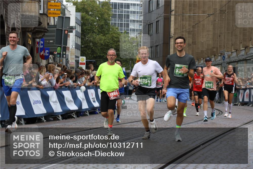 13.09.2026 - 21. swb-Marathon Bremen Strokosch-Dieckow http://msf.ph/oto/10312711 13.09.2026 13:04:51 Ziel 650, 744, 1223, 1224, 1860, 2207, 2956, 3284, 4239, 7871, 8701, 8936, 9070, 13034, 1336, 3196, 4729, 6708, 7538, 8054, 9306, 9495 meine-sportfotos.de
