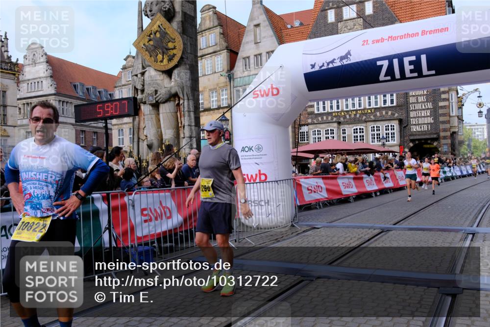 13.09.2026 - 21. swb-Marathon Bremen Tim E. http://msf.ph/oto/10312722 13.09.2026 10:54:24 Ziel 10579, 10822, 10947, 10996, 11010, 11206, 11290, 11329, 11361, 11476, 11765, 11989, 11998, 12075, 12244, 12356, 12435, 13531 meine-sportfotos.de