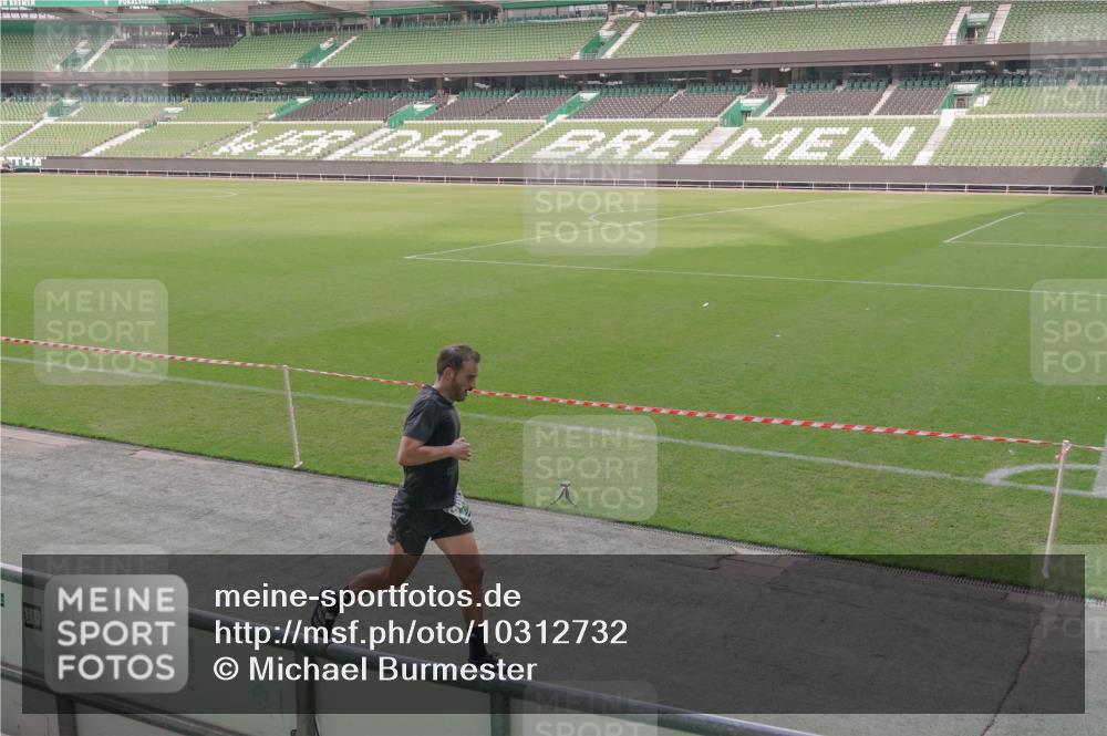 13.09.2026 - 21. swb-Marathon Bremen Michael Burmester http://msf.ph/oto/10312732 13.09.2026 12:48:45 Laufen im Stadion 382, 384, 524, 572, 621, 826, 889, 899, 1349, 1723, 1748, 1872, 1925, 2266, 2287, 2605, 2750, 2844, 2909, 2956, 3043, 3110, 3127, 3197, 3242, 3276, 3297, 3330, 3466, 3794, 3910, 3973, 4033, 4082, 4247, 4614, 4712, 4732, 4743, 4852, 4898, 4990, 4992, 5424, 5517, 5570, 5594, 5648, 5803, 5976, 6025, 6058, 6692, 6708, 6784, 6842, 6951, 7064, 7399, 7538, 7636, 7803, 7876, 8060, 8611, 8621, 8706, 8877, 8973, 8980, 8981, 9010, 9035, 9429, 9689, 13091 meine-sportfotos.de