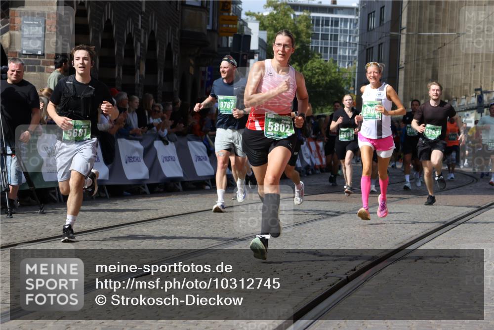 13.09.2026 - 21. swb-Marathon Bremen Strokosch-Dieckow http://msf.ph/oto/10312745 13.09.2026 13:30:46 Ziel 625, 881, 1067, 2265, 2900, 3163, 3164, 3425, 4058, 4206, 4332, 4415, 4425, 4748, 4763, 5506, 5551, 6347, 6988, 7253, 7567, 7645, 7821, 8090, 8105, 8116, 8117, 8169, 8314, 8494, 8762, 8878, 8966, 9011, 9015, 9108, 9412, 9695, 9825, 244, 1189, 1479, 2902, 3360, 4251, 5600, 5681, 5802, 5900, 6307, 7198, 7760, 8543, 8616, 9290, 9507, 9653, 9767, 9937, 9958, 9962, 9976, 13152, 13215 meine-sportfotos.de