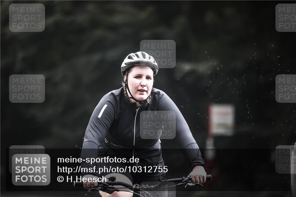 13.09.2026 - Stadtparktriathlon H.Heesch http://msf.ph/oto/10312755 13.09.2026 11:46:52 Radfahren 794, 834, 838, 860 meine-sportfotos.de