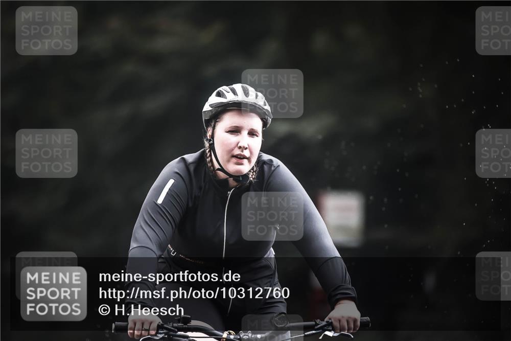 13.09.2026 - Stadtparktriathlon H.Heesch http://msf.ph/oto/10312760 13.09.2026 11:46:52 Radfahren 794, 834, 838, 860 meine-sportfotos.de