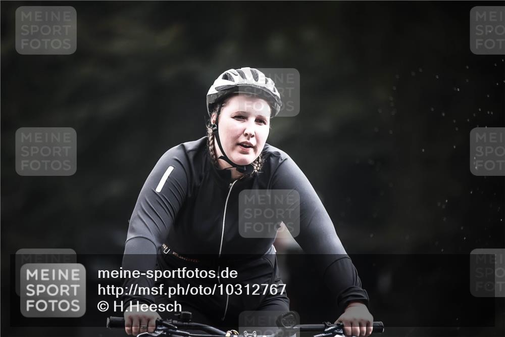 13.09.2026 - Stadtparktriathlon H.Heesch http://msf.ph/oto/10312767 13.09.2026 11:46:52 Radfahren 794, 834, 838, 860 meine-sportfotos.de