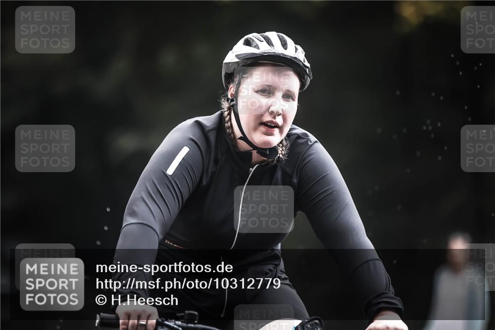13.09.2026 - Stadtparktriathlon H.Heesch http://msf.ph/oto/10312779 13.09.2026 11:46:52 Radfahren 794, 834, 838, 860 meine-sportfotos.de