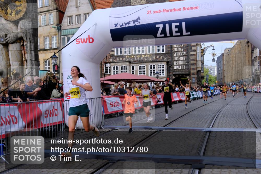 13.09.2026 - 21. swb-Marathon Bremen Tim E. http://msf.ph/oto/10312780 13.09.2026 10:54:27 Ziel 10359, 10822, 10947, 10996, 11010, 11118, 11290, 11329, 11361, 11476, 11765, 11843, 11989, 11998, 12356, 12435, 13531 meine-sportfotos.de