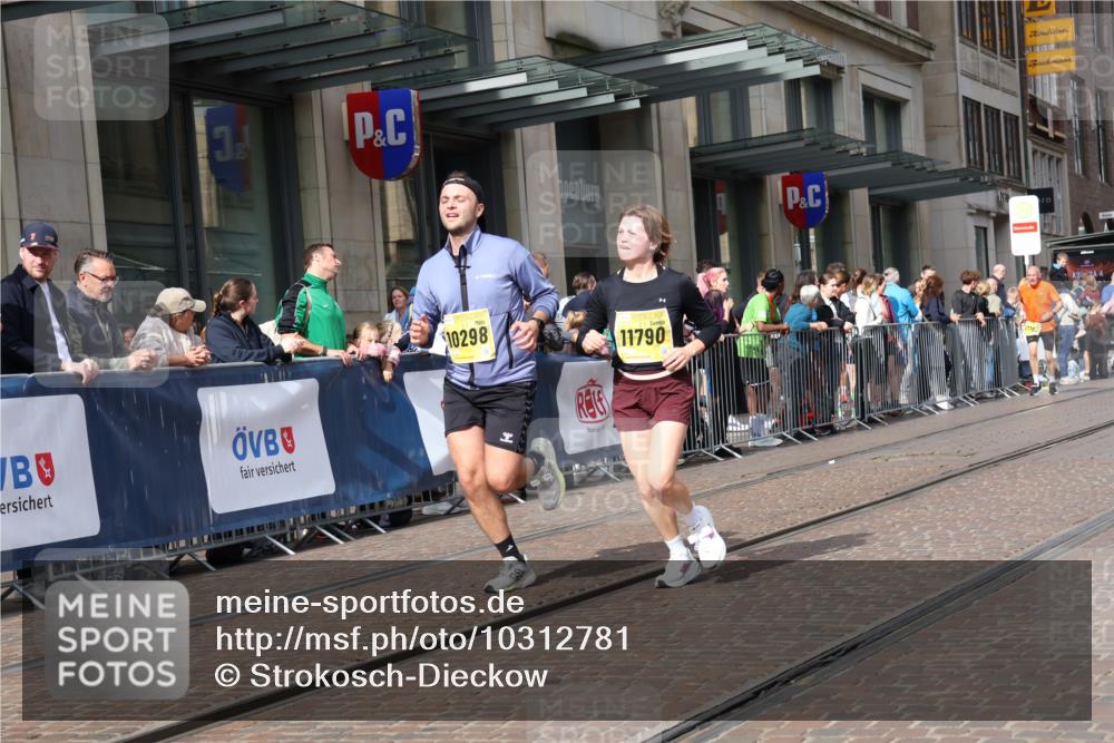 13.09.2026 - 21. swb-Marathon Bremen Strokosch-Dieckow http://msf.ph/oto/10312781 13.09.2026 10:55:54 Ziel 10184, 10211, 10246, 10298, 10322, 10365, 10443, 10670, 10699, 10949, 10957, 10960, 11219, 11280, 11317, 11570, 11693, 11782, 11790, 12061, 12452, 12476, 13565, 10243, 10297, 10374, 10379, 10423, 10529, 10550, 10690, 10703, 10788, 10809, 10881, 10952, 11377, 11510, 11557, 11862, 11972, 11975, 12061, 12108, 12125, 12143, 12150, 12188, 12484 meine-sportfotos.de