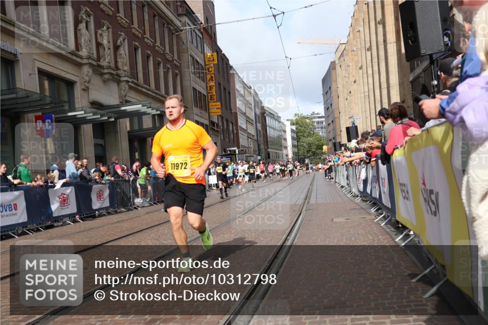 13.09.2026 - 21. swb-Marathon Bremen Strokosch-Dieckow http://msf.ph/oto/10312798 13.09.2026 10:55:57 Ziel 10184, 10211, 10246, 10298, 10322, 10365, 10443, 10670, 10675, 10699, 10844, 10949, 10957, 10960, 11219, 11256, 11280, 11317, 11570, 11693, 11782, 11790, 11795, 12452, 12476, 10243, 10298, 10374, 10379, 10423, 10529, 10550, 10690, 10703, 10809, 10952, 11377, 11510, 11790, 11972, 12061, 12108, 12125, 12143, 12188, 12484, 13565 meine-sportfotos.de