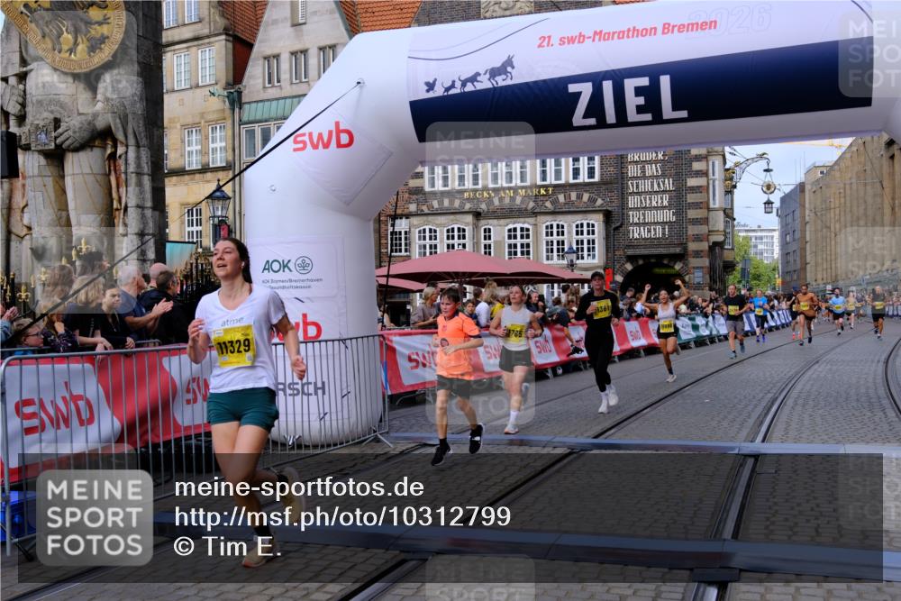 13.09.2026 - 21. swb-Marathon Bremen Tim E. http://msf.ph/oto/10312799 13.09.2026 10:54:27 Ziel 10359, 10822, 10947, 10996, 11010, 11118, 11290, 11329, 11361, 11476, 11765, 11843, 11989, 11998, 12356, 12435, 13531 meine-sportfotos.de