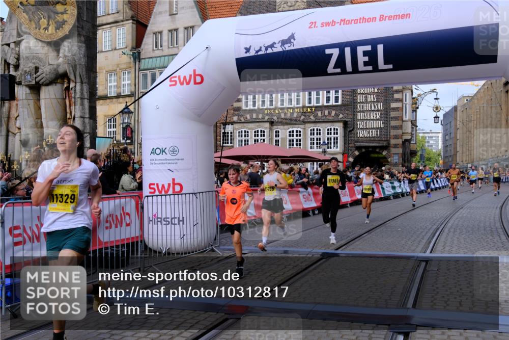 13.09.2026 - 21. swb-Marathon Bremen Tim E. http://msf.ph/oto/10312817 13.09.2026 10:54:27 Ziel 10359, 10822, 10947, 10996, 11010, 11118, 11290, 11329, 11361, 11476, 11765, 11843, 11989, 11998, 12356, 12435, 13531 meine-sportfotos.de