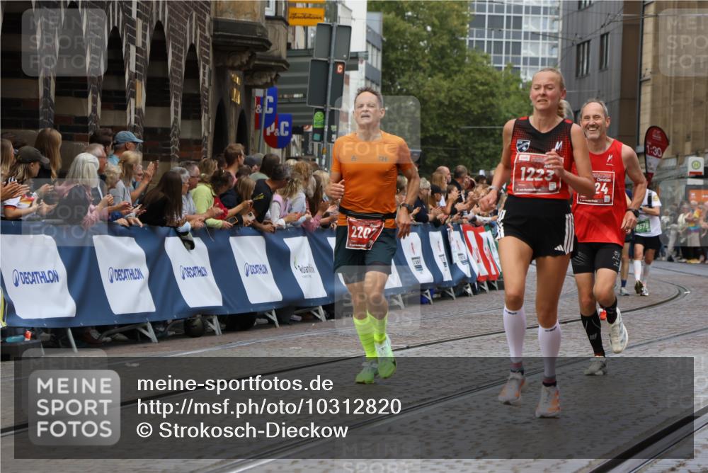 13.09.2026 - 21. swb-Marathon Bremen Strokosch-Dieckow http://msf.ph/oto/10312820 13.09.2026 13:04:57 Ziel 744, 1223, 1224, 1712, 1860, 2207, 2956, 5283, 8701, 8936, 9070, 13034, 1336, 1822, 2297, 3196, 4729, 7102 meine-sportfotos.de