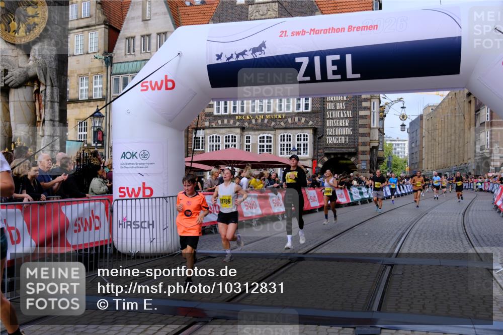 13.09.2026 - 21. swb-Marathon Bremen Tim E. http://msf.ph/oto/10312831 13.09.2026 10:54:27 Ziel 10359, 10822, 10947, 10996, 11010, 11118, 11290, 11329, 11361, 11476, 11765, 11843, 11989, 11998, 12356, 12435, 13531 meine-sportfotos.de