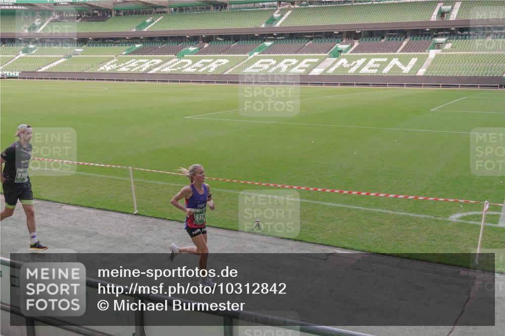 13.09.2026 - 21. swb-Marathon Bremen Michael Burmester http://msf.ph/oto/10312842 13.09.2026 12:48:59 Laufen im Stadion 382, 384, 524, 572, 779, 826, 889, 899, 1349, 1723, 1748, 1872, 1925, 2287, 2605, 2750, 2844, 2909, 2956, 3043, 3110, 3127, 3197, 3242, 3276, 3330, 3466, 3794, 3910, 3973, 4033, 4082, 4247, 4384, 4614, 4712, 4732, 4743, 4852, 4898, 4990, 5424, 5517, 5570, 5585, 5594, 5648, 5803, 6025, 6058, 6692, 6708, 6842, 6951, 7064, 7109, 7399, 7538, 7636, 7803, 7876, 8611, 8621, 8706, 8877, 8973, 8980, 8981, 9010, 9035, 9429, 13091 meine-sportfotos.de