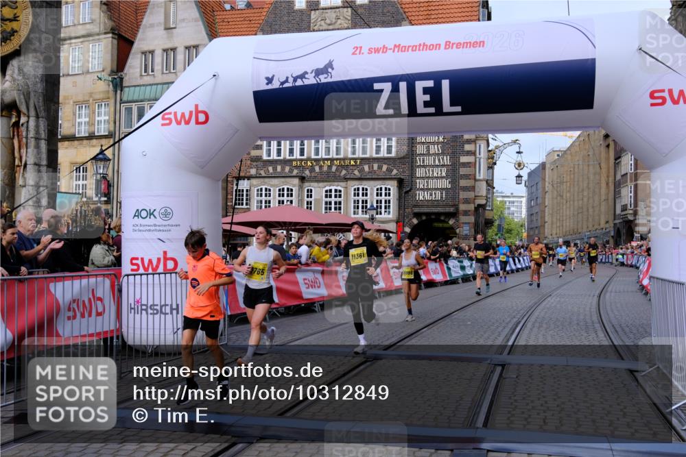 13.09.2026 - 21. swb-Marathon Bremen Tim E. http://msf.ph/oto/10312849 13.09.2026 10:54:27 Ziel 10359, 10822, 10947, 10996, 11010, 11118, 11290, 11329, 11361, 11476, 11765, 11843, 11989, 11998, 12356, 12435, 13531 meine-sportfotos.de