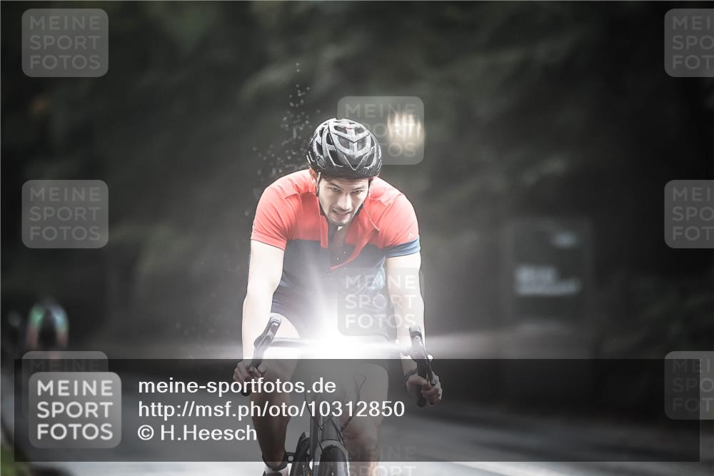 13.09.2026 - Stadtparktriathlon H.Heesch http://msf.ph/oto/10312850 13.09.2026 11:47:06 Radfahren 893, 905 meine-sportfotos.de