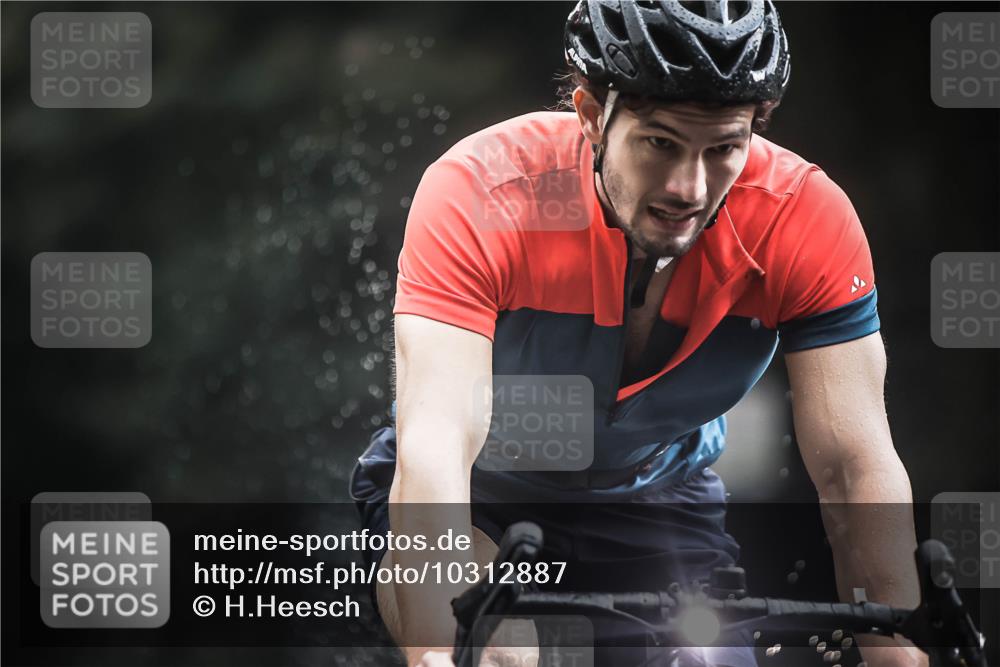 13.09.2026 - Stadtparktriathlon H.Heesch http://msf.ph/oto/10312887 13.09.2026 11:47:07 Radfahren 893, 905 meine-sportfotos.de