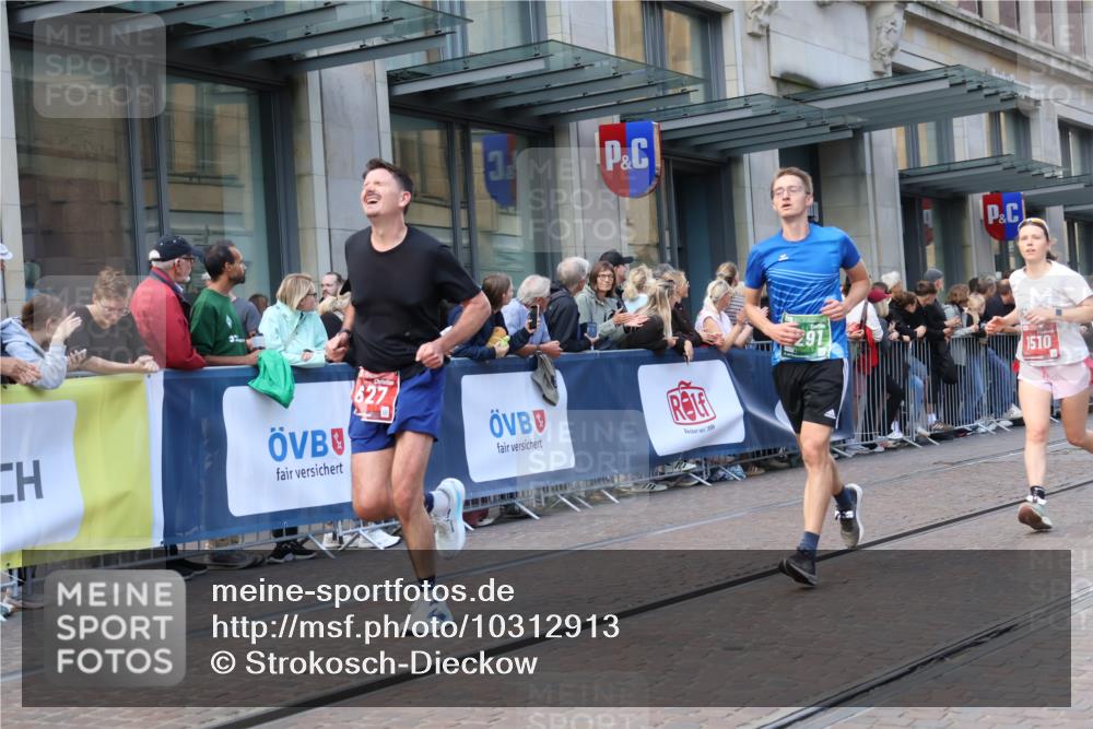 13.09.2026 - 21. swb-Marathon Bremen Strokosch-Dieckow http://msf.ph/oto/10312913 13.09.2026 13:15:10 Ziel 1033, 1445, 3346, 3743, 4111, 4212, 4646, 4653, 4663, 6011, 6162, 6526, 7203, 7291, 7346, 7717, 7730, 7992, 8086, 8254, 8255, 9029, 9391, 9475, 9777, 889, 1510, 1664, 1748, 2383, 3206, 3357, 3504, 3717, 4226, 4382, 4968, 4992, 5003, 5149, 5294, 5298, 5315, 5385, 5417, 5471, 5796, 6351, 6379, 6404, 6521, 6528, 6717, 6773, 6902, 7190, 7432, 7497, 7515, 8238, 9253, 9338, 9363, 9483, 9523, 9797, 13137, 13139, 13141 meine-sportfotos.de