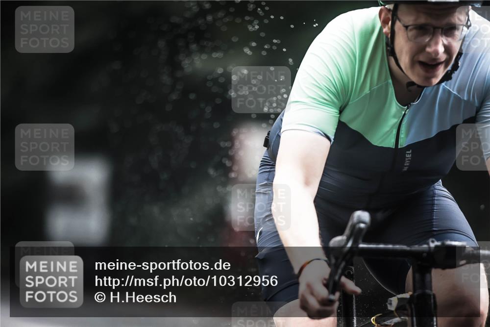 13.09.2026 - Stadtparktriathlon H.Heesch http://msf.ph/oto/10312956 13.09.2026 11:47:12 Radfahren 859, 893, 905 meine-sportfotos.de