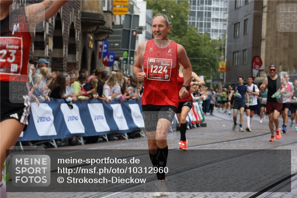 13.09.2026 - 21. swb-Marathon Bremen Strokosch-Dieckow http://msf.ph/oto/10312960 13.09.2026 13:04:59 Ziel 744, 1223, 1224, 1712, 2207, 2956, 5283, 7814, 8701, 8936, 9070, 9689, 13034, 1336, 1822, 2297, 3196, 4729, 7102 meine-sportfotos.de