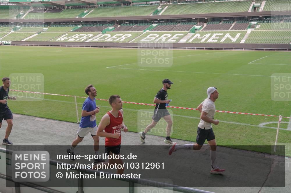 13.09.2026 - 21. swb-Marathon Bremen Michael Burmester http://msf.ph/oto/10312961 13.09.2026 12:49:07 Laufen im Stadion 382, 384, 524, 572, 670, 779, 826, 889, 899, 1349, 1517, 1605, 1723, 1748, 1872, 1925, 2287, 2288, 2605, 2750, 2844, 2909, 2956, 3043, 3110, 3127, 3197, 3242, 3276, 3330, 3466, 3625, 3910, 3973, 4033, 4082, 4247, 4384, 4712, 4732, 4743, 4852, 4898, 4990, 5424, 5517, 5570, 5585, 5594, 5648, 6025, 6058, 6652, 6692, 6842, 6906, 6951, 7064, 7109, 7115, 7399, 7636, 7803, 7876, 8611, 8706, 8877, 8973, 8981, 9010, 9035, 9429, 13091 meine-sportfotos.de