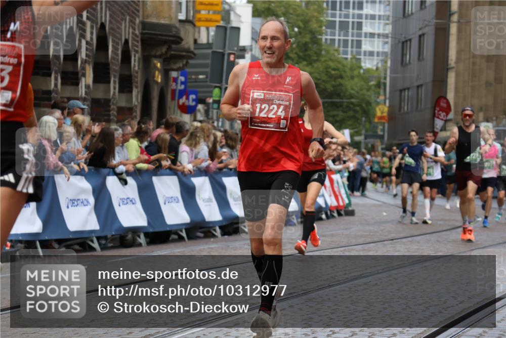 13.09.2026 - 21. swb-Marathon Bremen Strokosch-Dieckow http://msf.ph/oto/10312977 13.09.2026 13:04:59 Ziel 744, 1223, 1224, 1712, 2207, 2956, 5283, 7814, 8701, 8936, 9070, 9689, 13034, 1336, 1822, 2297, 3196, 4729, 7102 meine-sportfotos.de