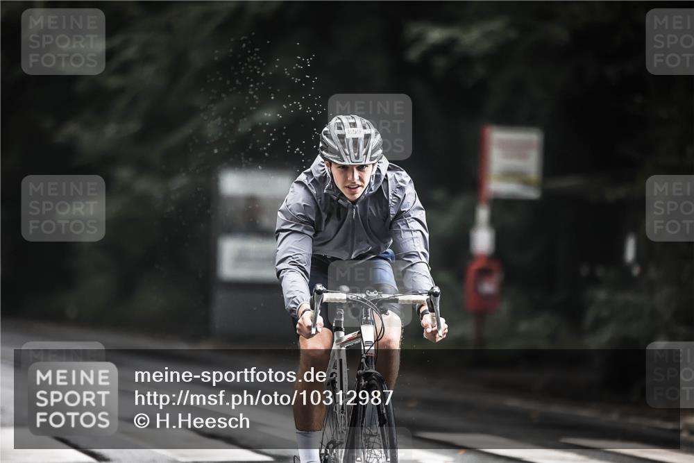 13.09.2026 - Stadtparktriathlon H.Heesch http://msf.ph/oto/10312987 13.09.2026 11:47:14 Radfahren 859, 869, 893 meine-sportfotos.de