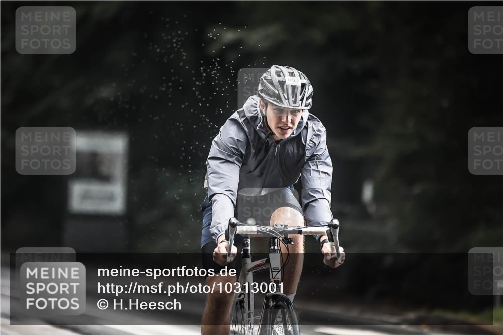 13.09.2026 - Stadtparktriathlon H.Heesch http://msf.ph/oto/10313001 13.09.2026 11:47:14 Radfahren 859, 869, 893 meine-sportfotos.de