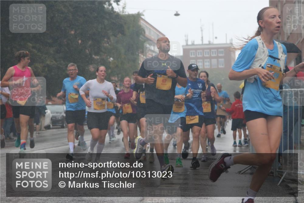 13.09.2026 - Kiel Lauf Markus Tischler http://msf.ph/oto/10313023 13.09.2026 10:39:59 Fleethörn 2667, 10, 67, 11858, 3351 meine-sportfotos.de