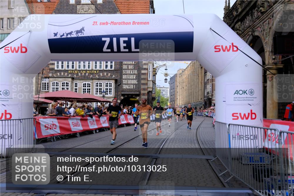 13.09.2026 - 21. swb-Marathon Bremen Tim E. http://msf.ph/oto/10313025 13.09.2026 10:54:31 Ziel 10359, 10503, 10577, 10749, 10837, 10996, 11099, 11118, 11290, 11329, 11361, 11476, 11765, 11843, 11989, 11998 meine-sportfotos.de