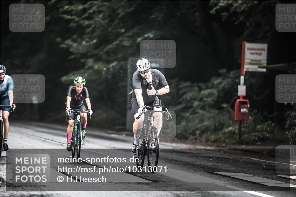13.09.2026 - Stadtparktriathlon H.Heesch http://msf.ph/oto/10313071 13.09.2026 11:47:21 Radfahren 745, 800, 826, 863, 869, 935 meine-sportfotos.de