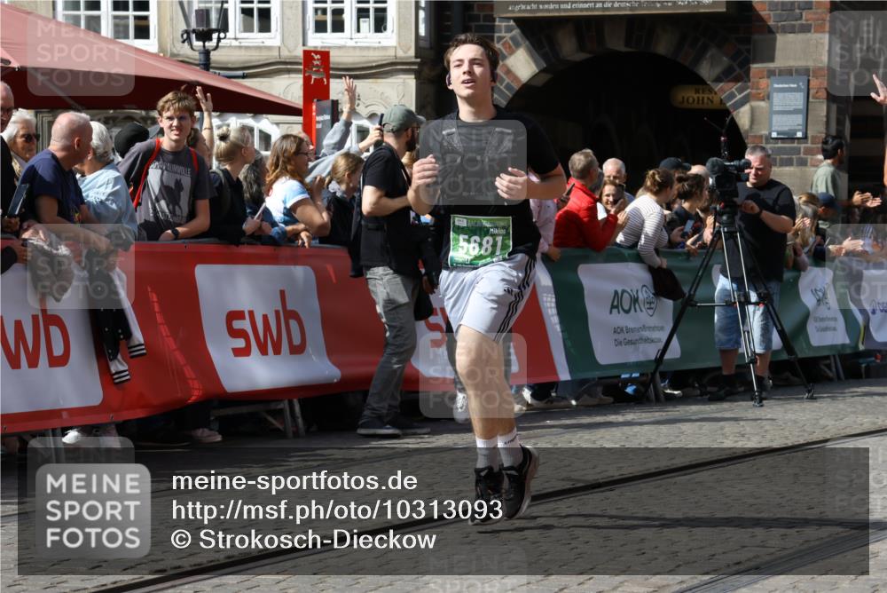 13.09.2026 - 21. swb-Marathon Bremen Strokosch-Dieckow http://msf.ph/oto/10313093 13.09.2026 13:30:48 Ziel 625, 1067, 2265, 2900, 3163, 3164, 3425, 4058, 4206, 4332, 4342, 4415, 4425, 4748, 4757, 5506, 5551, 6134, 6347, 6988, 7253, 7567, 7645, 7821, 8090, 8105, 8116, 8117, 8169, 8314, 8494, 8762, 8878, 8966, 9011, 9015, 9108, 9412, 9695, 9825, 244, 1189, 1479, 2902, 3360, 4251, 5600, 5900, 6307, 7198, 7760, 7798, 8543, 8616, 9290, 9507, 9767, 9937, 9958, 9962, 9976, 13152, 13215 meine-sportfotos.de