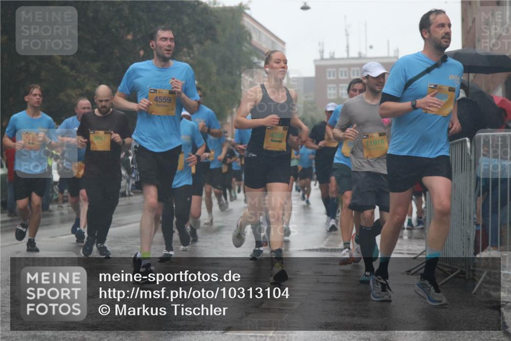 13.09.2026 - Kiel Lauf Markus Tischler http://msf.ph/oto/10313104 13.09.2026 10:40:07 Fleethörn 8151, 39, 4559, 4399, 33, 11916 meine-sportfotos.de