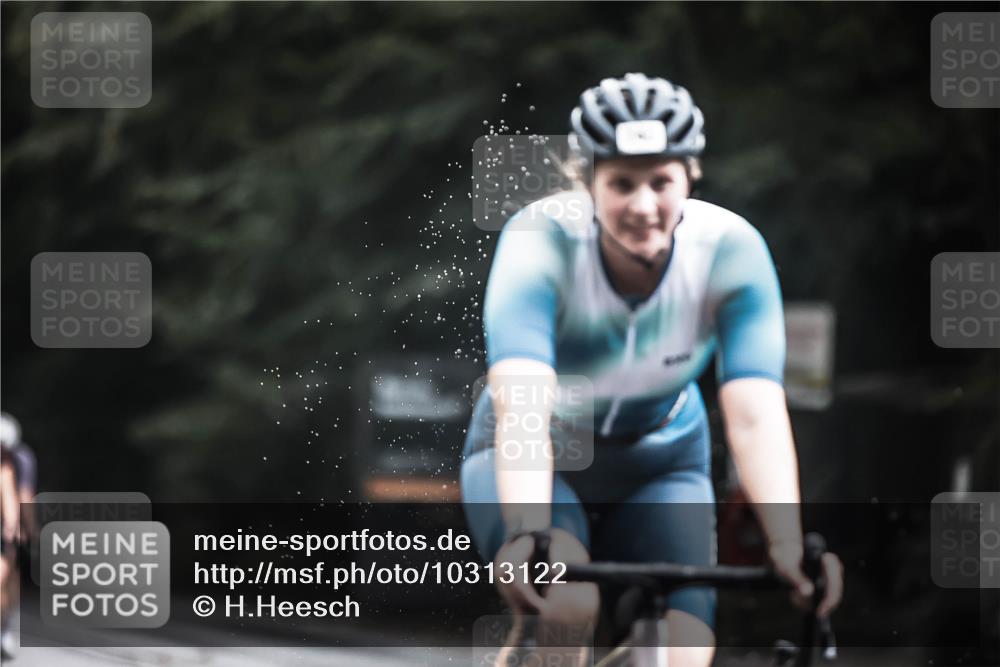 13.09.2026 - Stadtparktriathlon H.Heesch http://msf.ph/oto/10313122 13.09.2026 11:47:23 Radfahren 745, 800, 826, 863, 869, 935 meine-sportfotos.de