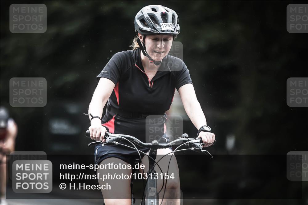 13.09.2026 - Stadtparktriathlon H.Heesch http://msf.ph/oto/10313154 13.09.2026 12:54:56 Radfahren 1108, 1153, 1158, 1179, 1224, 1258, 1286, 1417 meine-sportfotos.de