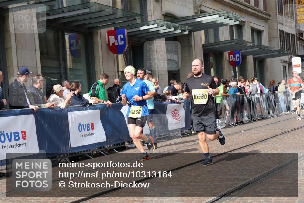 13.09.2026 - 21. swb-Marathon Bremen Strokosch-Dieckow http://msf.ph/oto/10313164 13.09.2026 10:56:04 Ziel 10184, 10211, 10240, 10246, 10322, 10356, 10365, 10443, 10670, 10675, 10699, 10844, 10957, 10960, 11069, 11256, 11280, 11317, 11407, 11570, 11693, 11782, 11795, 11844, 11855, 11871, 12452, 12543, 10243, 10298, 10365, 10374, 10690, 10703, 10949, 10952, 10957, 11219, 11790, 11972, 12061, 12108, 12143, 12476, 12484, 13565 meine-sportfotos.de