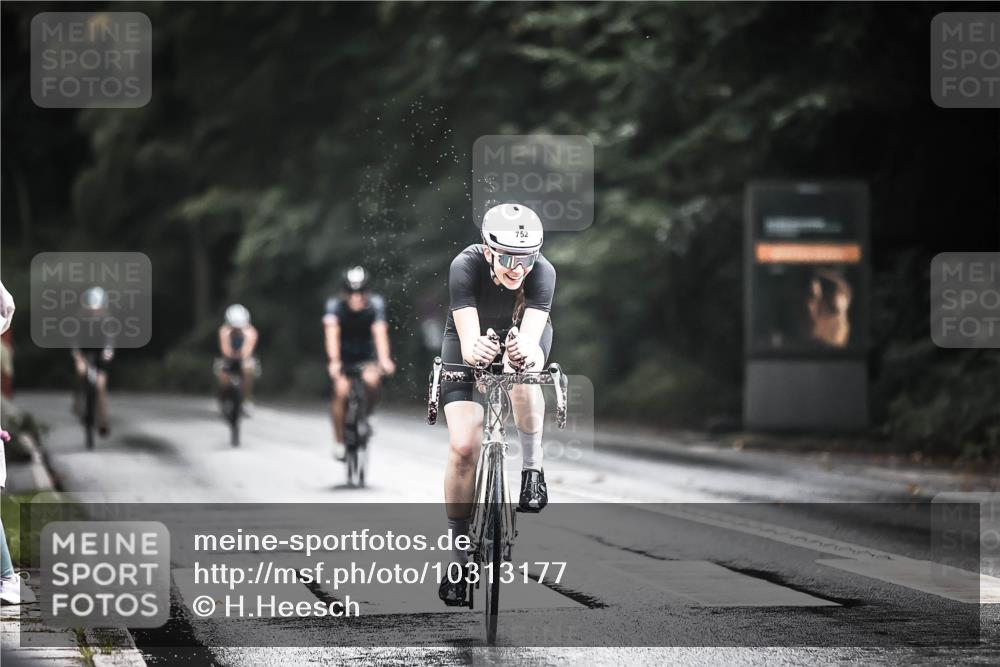 13.09.2026 - Stadtparktriathlon H.Heesch http://msf.ph/oto/10313177 13.09.2026 11:47:31 Radfahren 752, 801, 826, 840, 863 meine-sportfotos.de