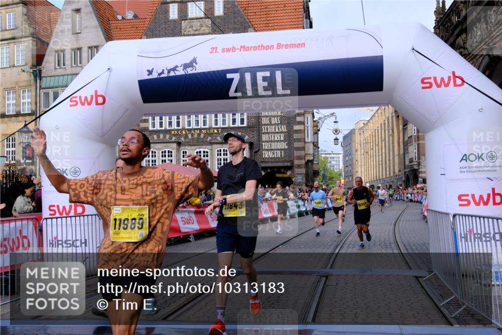 13.09.2026 - 21. swb-Marathon Bremen Tim E. http://msf.ph/oto/10313183 13.09.2026 10:54:33 Ziel 10359, 10503, 10577, 10631, 10749, 10837, 10884, 10996, 11099, 11118, 11290, 11329, 11361, 11476, 11765, 11843, 11989, 11998 meine-sportfotos.de