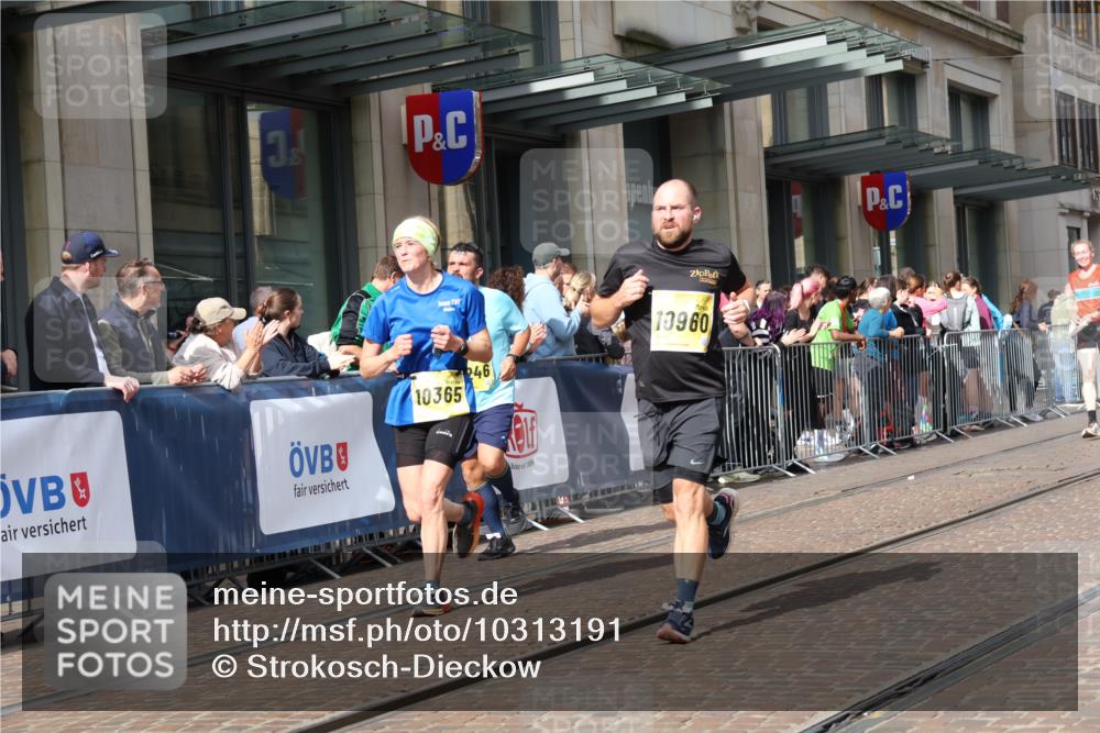13.09.2026 - 21. swb-Marathon Bremen Strokosch-Dieckow http://msf.ph/oto/10313191 13.09.2026 10:56:04 Ziel 10184, 10211, 10240, 10246, 10322, 10356, 10365, 10443, 10670, 10675, 10699, 10844, 10957, 10960, 11069, 11256, 11280, 11317, 11407, 11570, 11693, 11782, 11795, 11844, 11855, 11871, 12452, 12543, 10243, 10298, 10365, 10374, 10690, 10703, 10949, 10952, 10957, 11219, 11790, 11972, 12061, 12108, 12143, 12476, 12484, 13565 meine-sportfotos.de