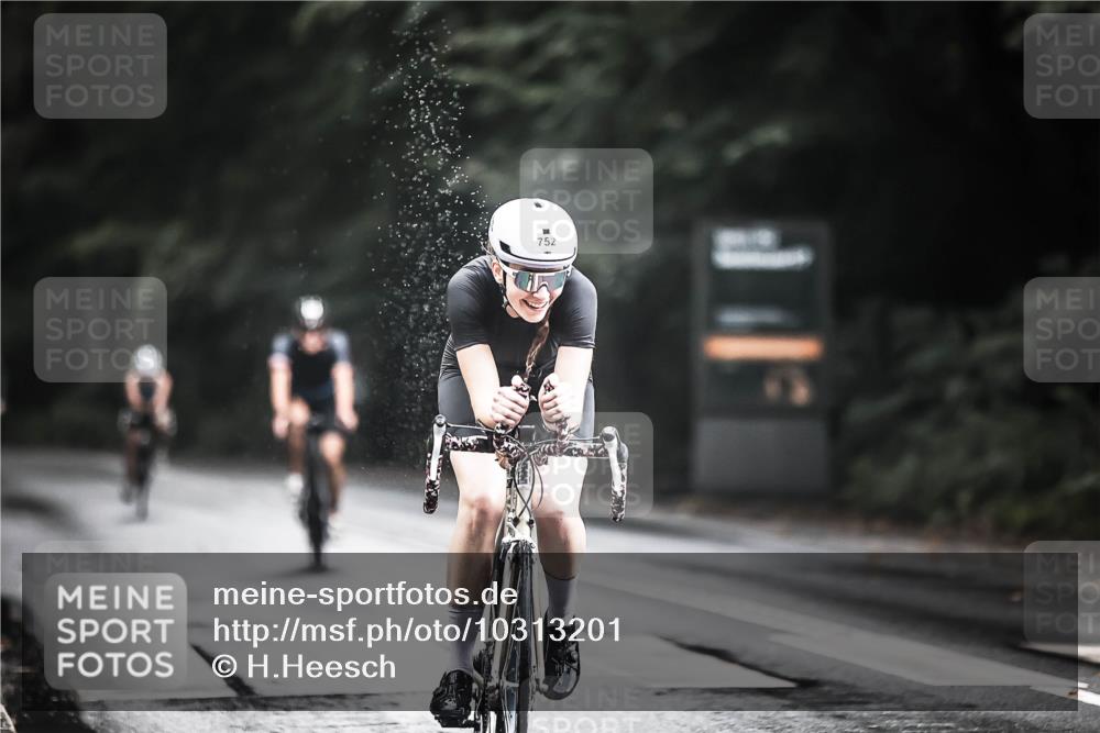 13.09.2026 - Stadtparktriathlon H.Heesch http://msf.ph/oto/10313201 13.09.2026 11:47:31 Radfahren 752, 801, 826, 840, 863 meine-sportfotos.de