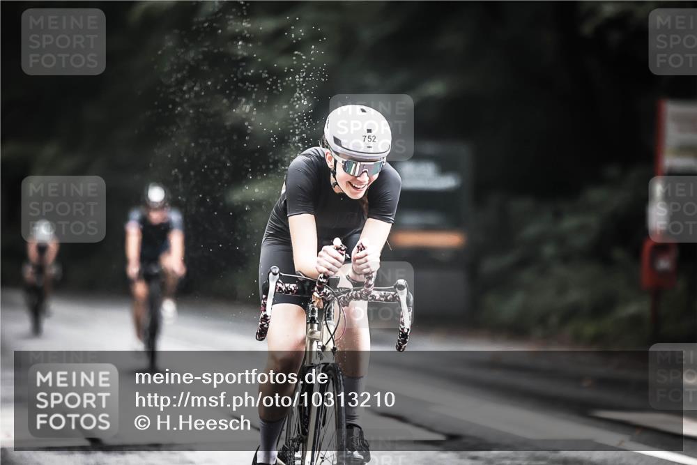13.09.2026 - Stadtparktriathlon H.Heesch http://msf.ph/oto/10313210 13.09.2026 11:47:31 Radfahren 752, 801, 826, 840, 863 meine-sportfotos.de