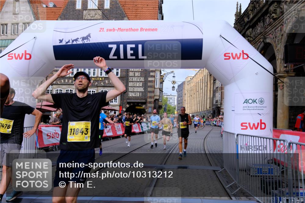 13.09.2026 - 21. swb-Marathon Bremen Tim E. http://msf.ph/oto/10313212 13.09.2026 10:54:34 Ziel 10359, 10503, 10577, 10631, 10749, 10837, 10884, 10996, 11099, 11118, 11290, 11329, 11361, 11476, 11765, 11843, 11989, 11998 meine-sportfotos.de