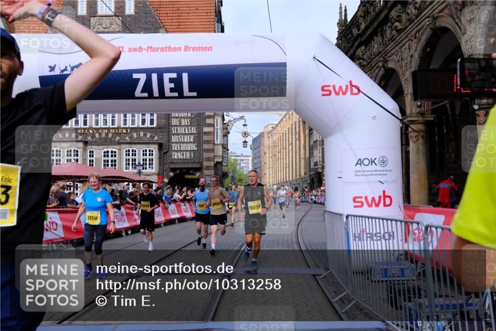 13.09.2026 - 21. swb-Marathon Bremen Tim E. http://msf.ph/oto/10313258 13.09.2026 10:54:35 Ziel 10359, 10503, 10577, 10631, 10749, 10837, 10884, 10996, 11099, 11118, 11329, 11361, 11476, 11765, 11843, 11989, 11998, 12328 meine-sportfotos.de