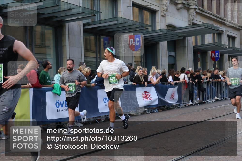 13.09.2026 - 21. swb-Marathon Bremen Strokosch-Dieckow http://msf.ph/oto/10313260 13.09.2026 13:15:16 Ziel 1033, 1445, 3346, 3536, 3836, 3991, 4212, 4573, 4646, 4653, 4663, 5533, 5588, 6162, 6515, 6526, 7203, 7291, 7346, 7992, 8086, 8254, 8255, 9029, 9391, 9475, 9777, 13249, 1510, 1664, 2383, 3357, 3504, 3717, 3743, 4111, 4382, 4992, 5003, 5149, 5294, 5298, 5385, 5417, 5471, 6011, 6351, 6379, 6521, 6528, 6717, 6773, 6902, 7190, 7432, 7497, 7515, 7717, 7730, 8238, 9253, 9338, 9363, 9483, 9797, 13137, 13139 meine-sportfotos.de