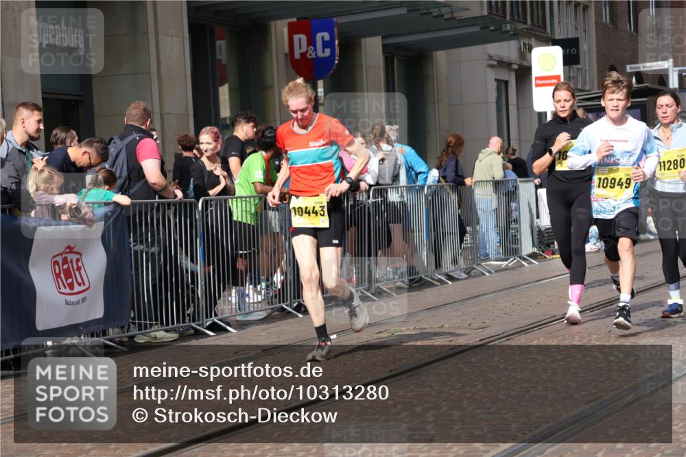 13.09.2026 - 21. swb-Marathon Bremen Strokosch-Dieckow http://msf.ph/oto/10313280 13.09.2026 10:56:07 Ziel 10184, 10211, 10240, 10246, 10322, 10356, 10443, 10670, 10675, 10699, 10844, 11069, 11256, 11280, 11317, 11349, 11407, 11570, 11693, 11795, 11844, 11855, 11871, 11911, 11996, 12452, 12543, 10246, 10298, 10365, 10374, 10690, 10703, 10949, 10957, 10960, 11219, 11782, 11790, 11972, 12061, 12108, 12143, 12476, 12484, 13565 meine-sportfotos.de