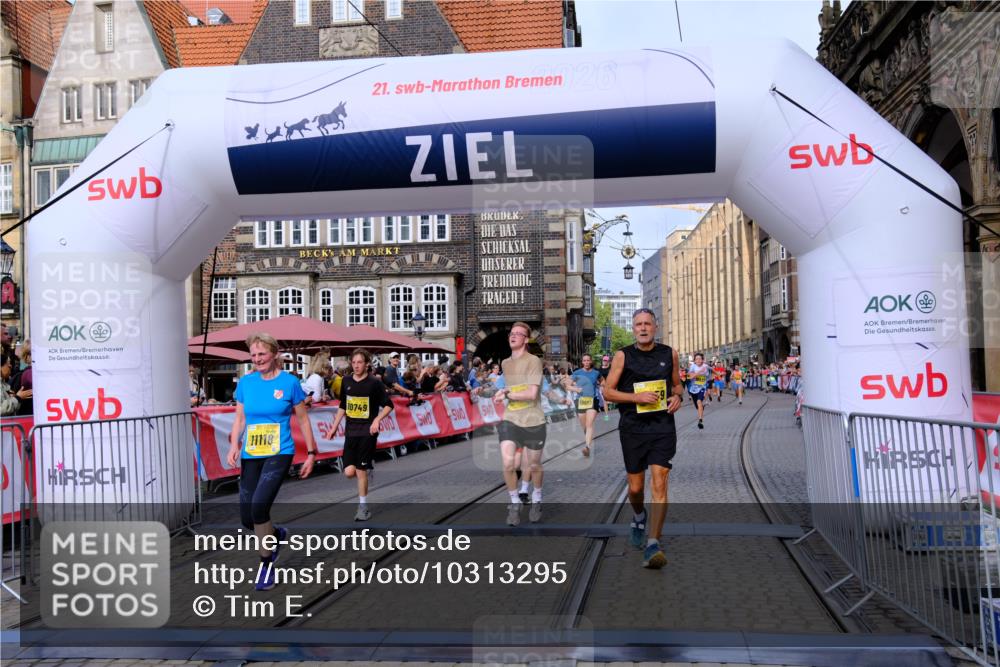 13.09.2026 - 21. swb-Marathon Bremen Tim E. http://msf.ph/oto/10313295 13.09.2026 10:54:35 Ziel 10359, 10503, 10577, 10631, 10749, 10837, 10884, 10996, 11099, 11118, 11329, 11361, 11476, 11765, 11843, 11989, 11998, 12328 meine-sportfotos.de