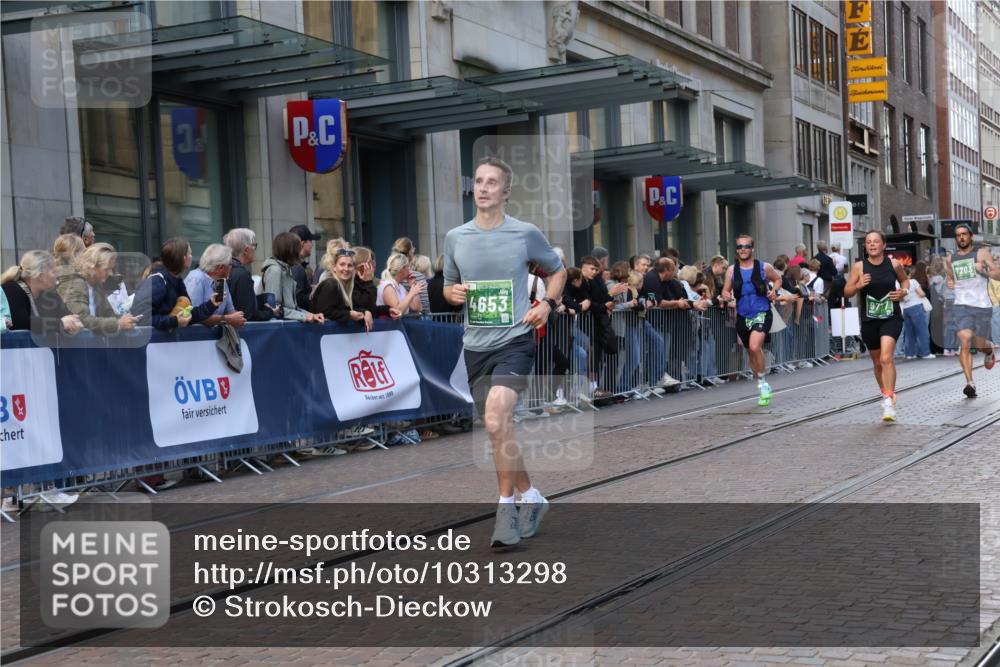 13.09.2026 - 21. swb-Marathon Bremen Strokosch-Dieckow http://msf.ph/oto/10313298 13.09.2026 13:15:18 Ziel 1033, 1445, 2733, 3119, 3346, 3422, 3536, 3689, 3836, 3991, 4212, 4573, 4646, 4653, 4663, 5533, 5588, 6162, 6515, 6526, 7203, 7291, 7346, 7992, 9029, 9391, 9475, 9777, 13249, 1510, 1664, 2383, 3357, 3504, 3717, 3743, 4111, 4382, 4992, 5003, 5149, 5294, 5298, 5385, 5417, 5471, 6011, 6351, 6521, 6528, 6717, 6773, 6902, 7190, 7432, 7497, 7515, 7717, 7730, 8086, 8238, 8254, 8255, 9253, 9338, 9363, 9483, 13137, 13139 meine-sportfotos.de