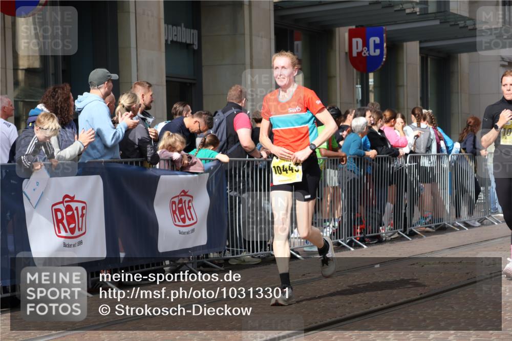 13.09.2026 - 21. swb-Marathon Bremen Strokosch-Dieckow http://msf.ph/oto/10313301 13.09.2026 10:56:07 Ziel 10184, 10211, 10240, 10246, 10322, 10356, 10443, 10670, 10675, 10699, 10844, 11069, 11256, 11280, 11317, 11349, 11407, 11570, 11693, 11795, 11844, 11855, 11871, 11911, 11996, 12452, 12543, 10246, 10298, 10365, 10374, 10690, 10703, 10949, 10957, 10960, 11219, 11782, 11790, 11972, 12061, 12108, 12143, 12476, 12484, 13565 meine-sportfotos.de
