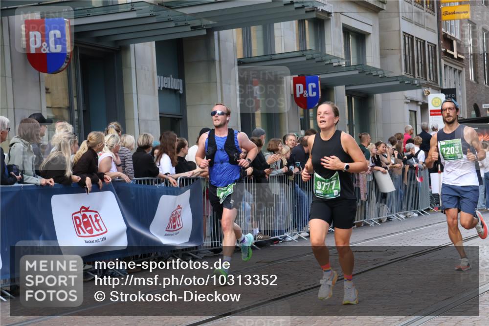 13.09.2026 - 21. swb-Marathon Bremen Strokosch-Dieckow http://msf.ph/oto/10313352 13.09.2026 13:15:19 Ziel 1033, 1445, 2733, 3119, 3346, 3422, 3536, 3689, 3836, 3991, 4212, 4573, 4646, 4653, 4663, 5533, 5588, 6162, 6515, 6526, 7203, 7291, 7346, 7992, 9029, 9391, 9475, 9777, 13249, 1510, 1664, 2383, 3357, 3504, 3717, 3743, 4111, 4382, 4646, 4992, 5003, 5149, 5294, 5298, 5385, 5417, 6011, 6351, 6521, 6717, 6773, 6902, 7190, 7432, 7497, 7515, 7717, 7730, 8086, 8238, 8254, 8255, 9253, 9338, 9363, 9483, 13137, 13139 meine-sportfotos.de